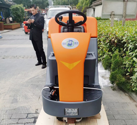 桐鄉(xiāng)某小區(qū)地下停車場(chǎng)采購(gòu)我公司YH-860駕駛式洗